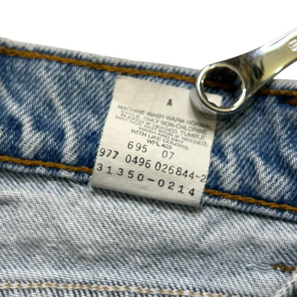 Vintage Levi’s 550 Orange tab Youth Relaxed Fit Jeans Light Wash Distressed Sz 7 - Picture 3 of 12